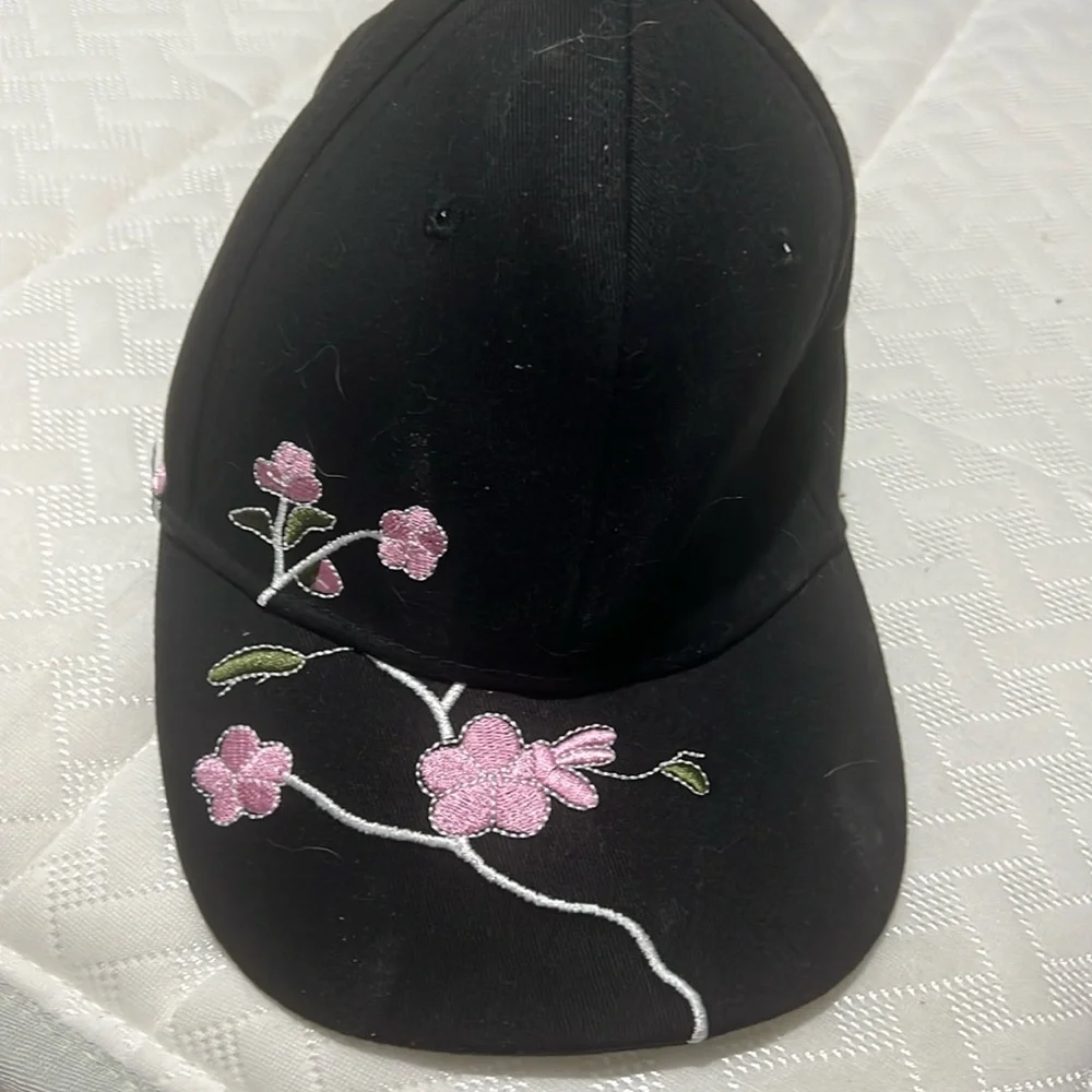 Ball cap - Picture 1 of 2